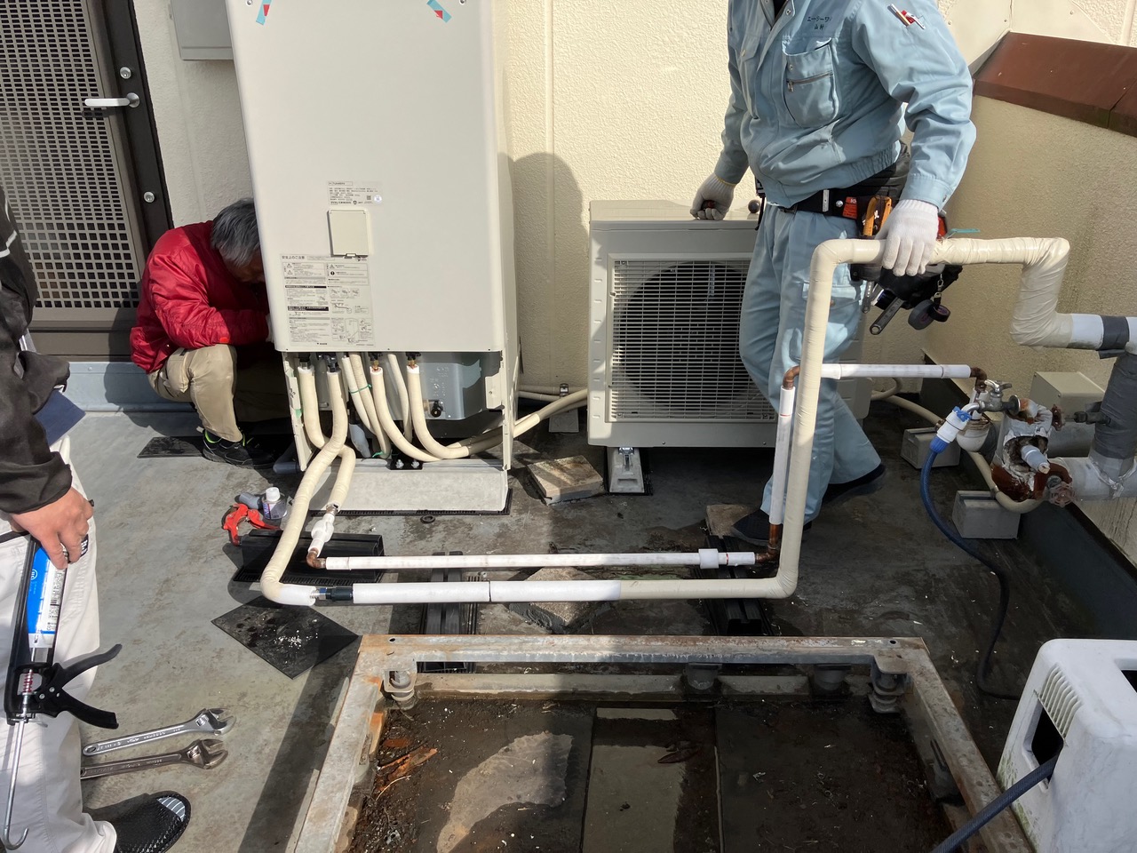 エコキュート更新工事(名古屋市・屋上設置)