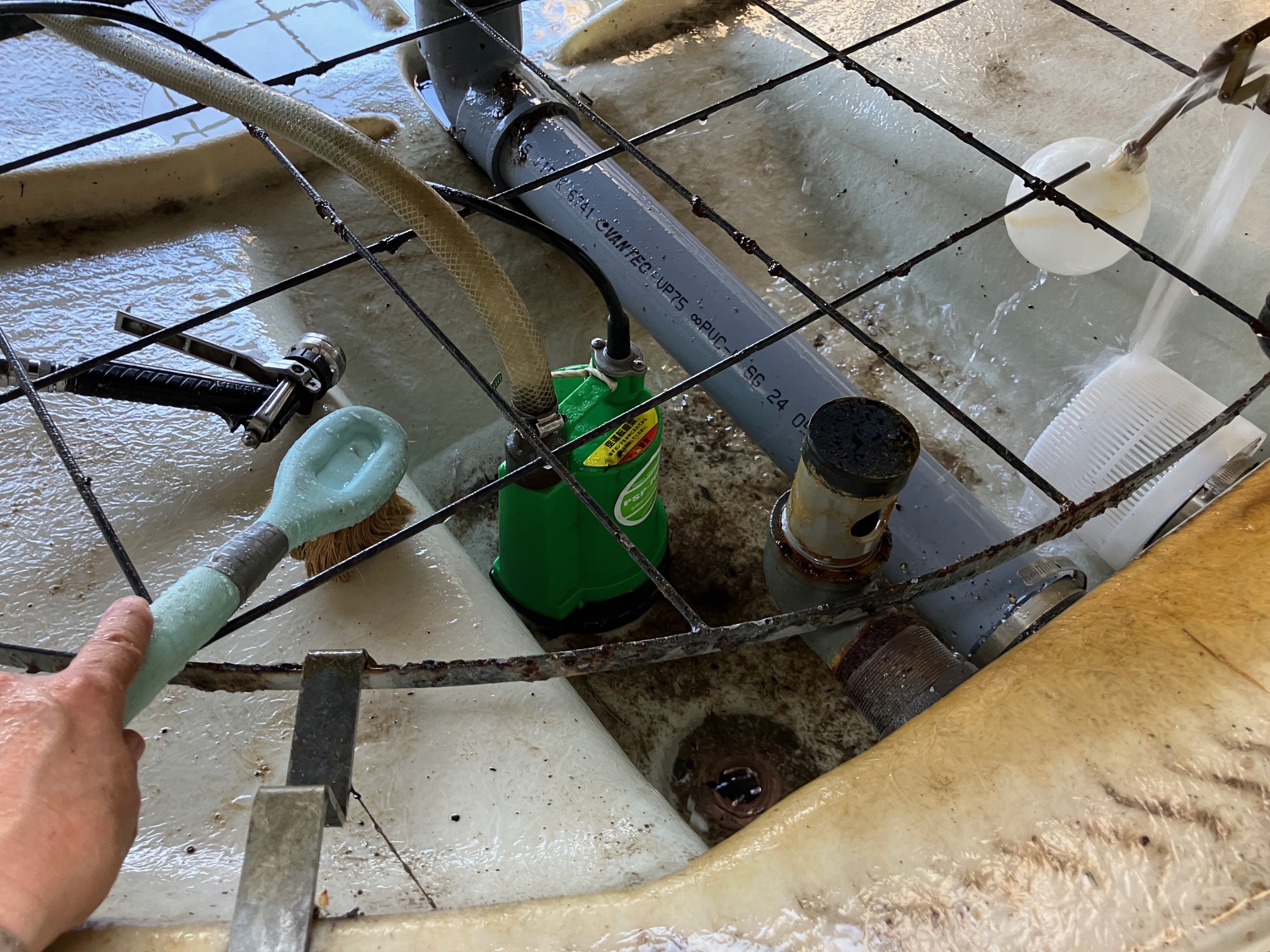 冷却塔（クーリングタワー）清掃・槽内洗浄（名古屋市・工場）