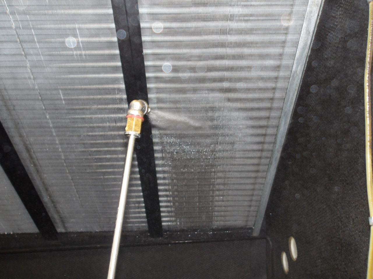 床置きエアコン分解洗浄（名古屋市・店舗）