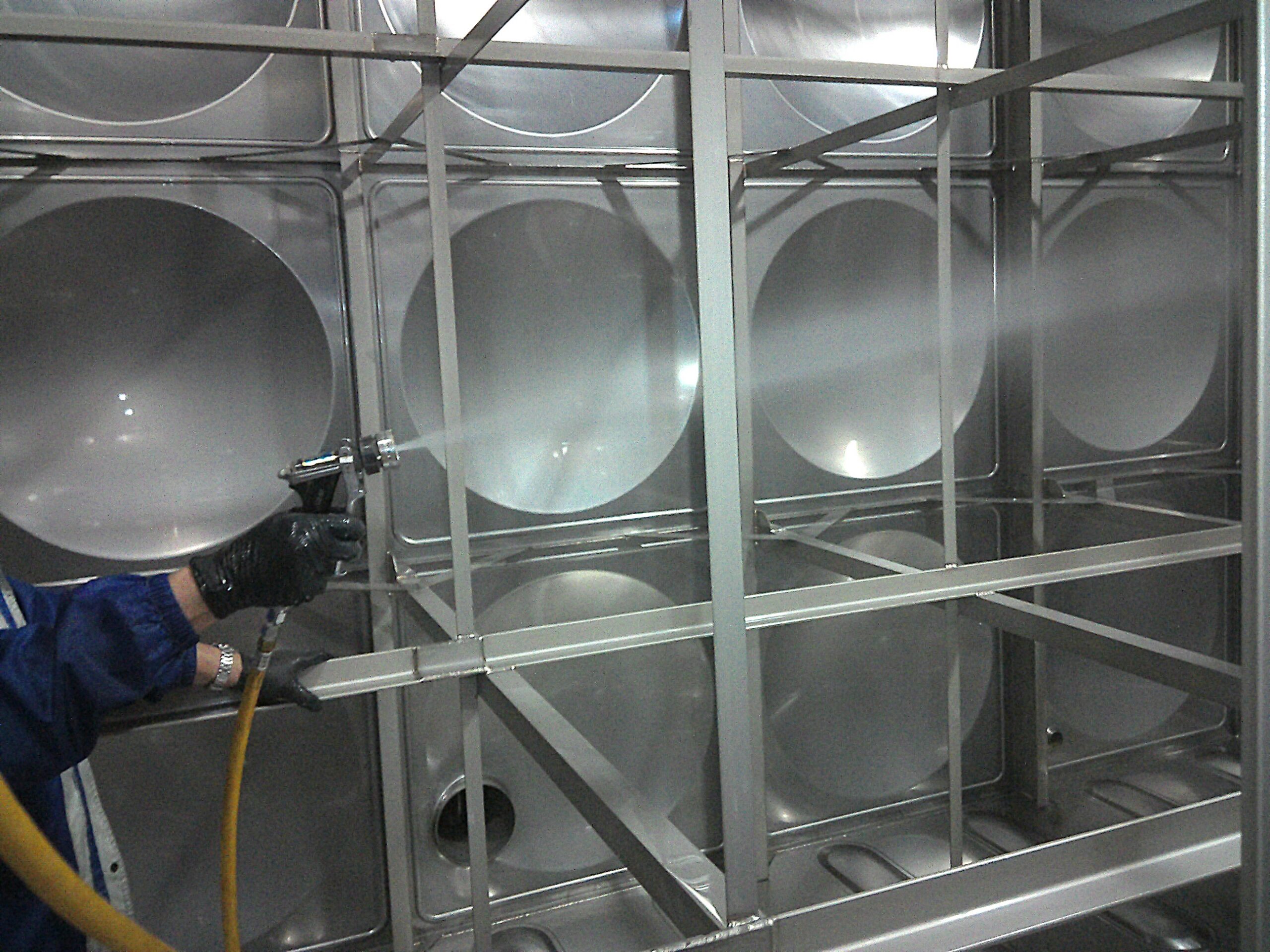 ステンレス製貯水槽清掃・消毒(名古屋市・商業施設)